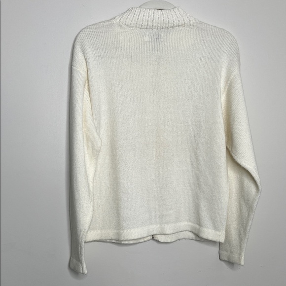 Elegant White Sweater with Butterfly Embellishments - Picture 4 of 6